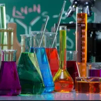 مهندس شیمی خانم