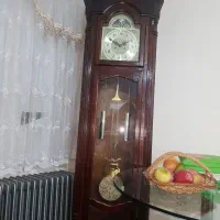 ساعت زیبا سالنی