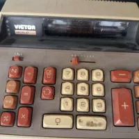 ماشین حساب قدیمی|کلکسیون اشیاء عتیقه|قم, نیروگاه|دیوار