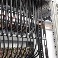 انجام تمام کارهای برقی ساختمان و کارگاه