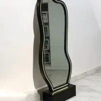 آیینه دفرمه نئون دار