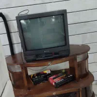 تلویزیون و زیر تلویزیون و دوعدستگاه دیجیتال تمیز