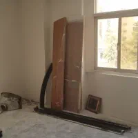 درب آپارتمانی با قفل و‌دستگیره