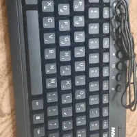 یک عدد کیبورد با سیم
