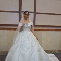 اجاره لباس عروس سایز ۴۰به بالا با تور و تاج۵۳۰۰|لباس|قدس, شهرقدس|دیوار