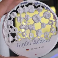 استخدام نیروی خانم در لابراتوار دیجیتال دندانسازی