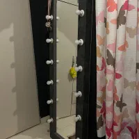 آینه قدی همراه با لامپ