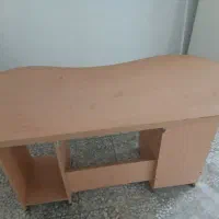 میز کامپیوترتمیز بدون زدگی  وخط وخش قیمت ۲۰۰۰۰۰۰ت