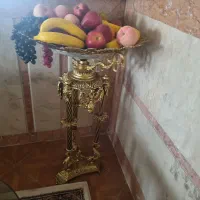 کنار سالنی برنز به همراه میوه