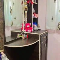 تخت یک نفره و میز آرایش