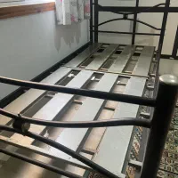 دو عد تخت فلزی رنگ کوره ای