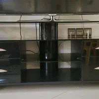 میز تلویزیون شیشه ای کار کرده در حد نو
