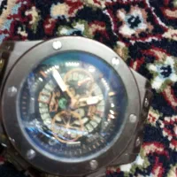 ساعت هابلوت|ساعت|قم, هفت تیر|دیوار