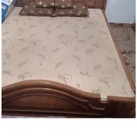 تخت خواب دونفره سالم چوبی بدون مشگل 600هزار تومان
