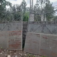 در حیاط سنگین