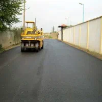 اجرای آسفالت با غلطک موتوری ،