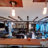 ۲۰۰ متر فضای شیک مناسب کافه، دفتر یا گیم نت و...