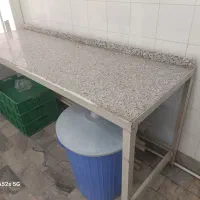 میز کار کاملا سالم و پرکاربرد