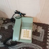 تلفن رومیزی قدیمی