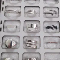 تعدادی انگشتر و سرکلیدی