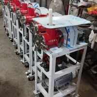 صنعتی. چرخ گوشت گریبکسی. خمیر کن