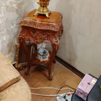 میز کنار سالنی