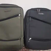 دوعدد کیف ومقداری دفتر و خودکار