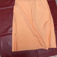 تعدادی لباس نو و یا در حد نو|لباس|کیش, |دیوار