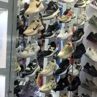 واگذاری کفش ها و دکور کفش فروشی