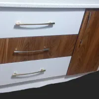 جزیره وکابینت بزرگ وجادار با سه کشو