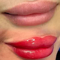 یک نفر مدل  تاتو برای اجرای نمونه کار تخصصی