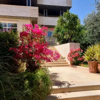 نگهبانی و سرایداری و باغبانی باغشهر در نزدیک شیراز