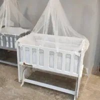 تخت کنار مادر