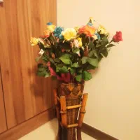 گلدان با گل گلهاشم خارجی هستن قیمت ۱۵۰۰