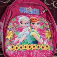 یک کیف مدرسه  سه زیپه نو نو و جنس خوب