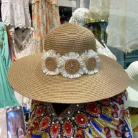 کلاه ساحلی نو و اتیکت دار