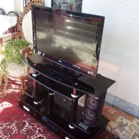 تلویزیون ال سی دی  الجی ۳۲ اینج درحد نو با میز