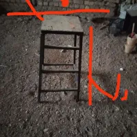 چهار پایه فلزی محکم