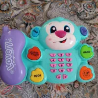 مقداری اسباب بازی و لوازم کودک