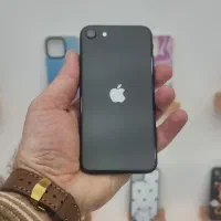 گوشی آیفون se 2020 درحد پلمپ باطری ۷۸ حافظه ۱۲۸