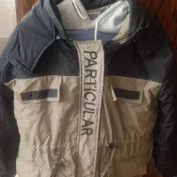 یه کاپشن دخترونه نو دوبار پوشیده شده با یه هودی