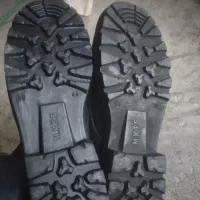 پوتین پوتین|کیف، کفش، کمربند|باسمنج, |دیوار