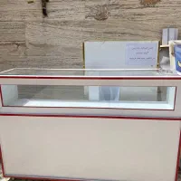 ویترین و تعدادی وسیله دیگر