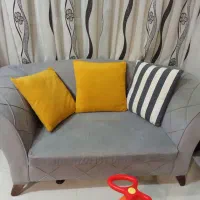 مبل راحتی و میز ناهارخوری