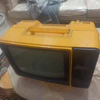 تلوزیون قدیمی زرد|کلکسیون اشیاء عتیقه|شوشتر, |دیوار