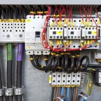 خدمات تخصصی برق والکترونیک/متعهد،منصف،قابل اعتماد