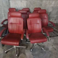 تعدادی صندلی اداری در حد نو