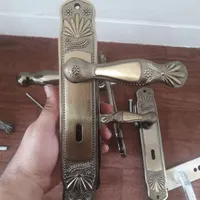 سه عدد دستگیره درب