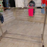 تعدادی رگال .قفسه وویترین،چوبلباسی در تعداد بالا