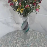 گل با  گلدان زیبا و شیک